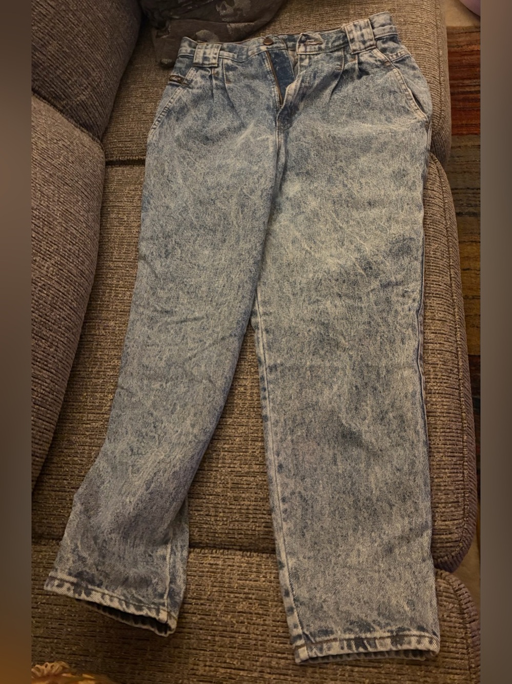 chic Acid Wash High-Waist Jeans - Light Blue